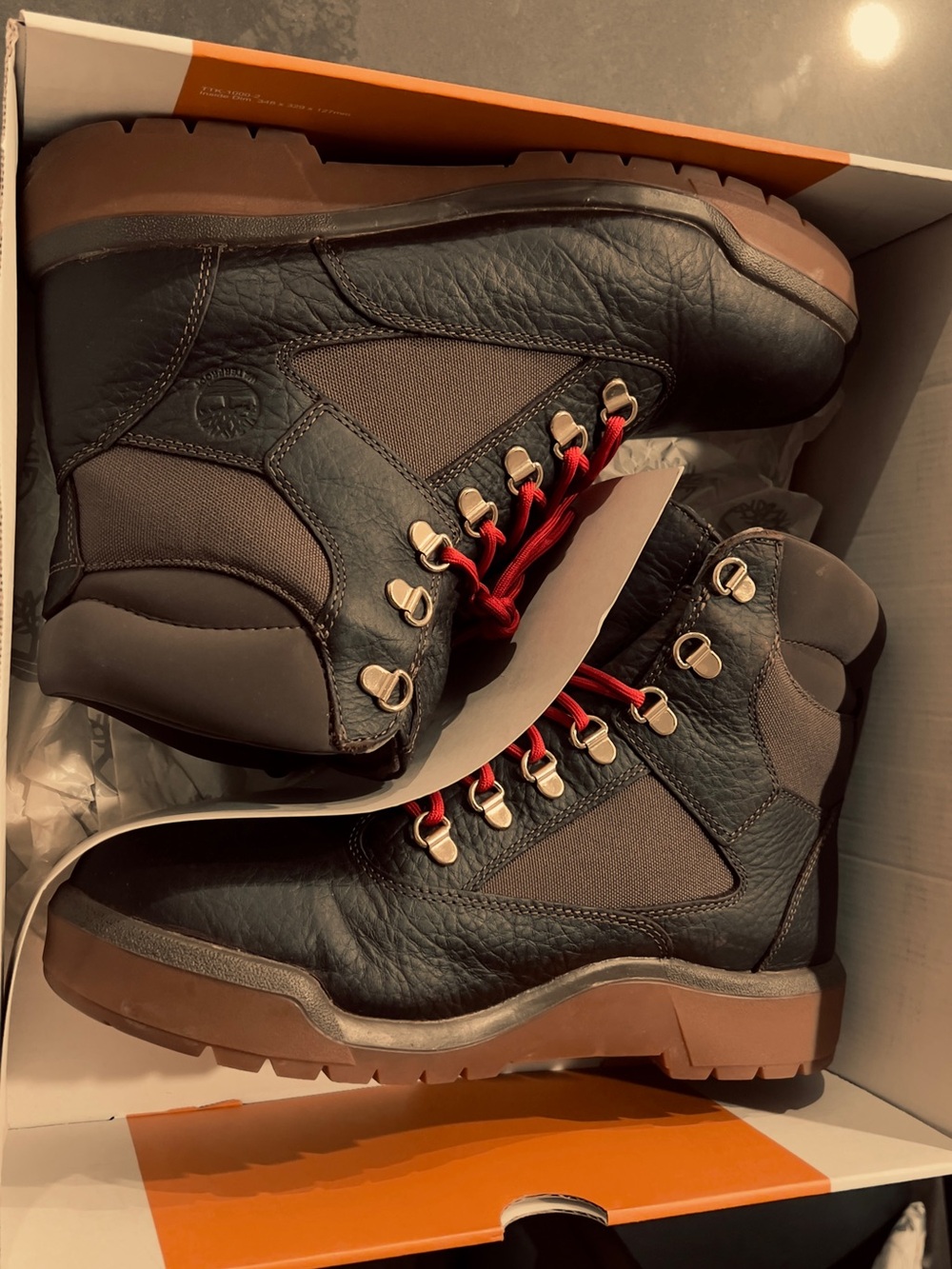 Timberland Men’s Brown Leather Field Boots with interchangeable Brown/Red Laces